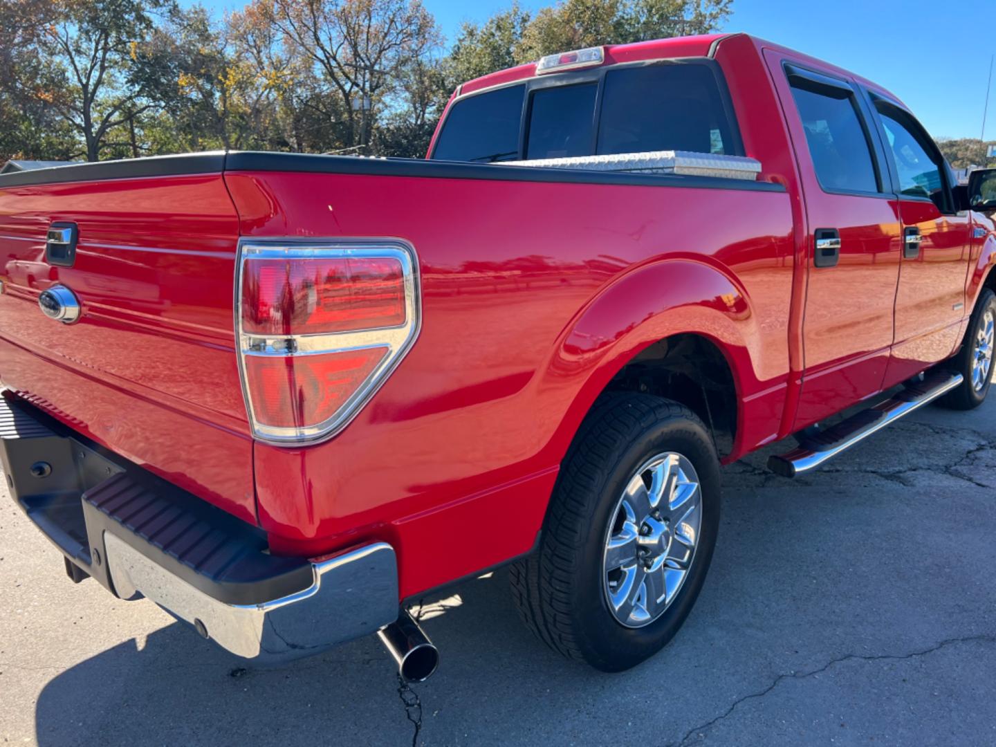 2013 Red /Gray Ford F-150 XLT (1FTFW1CT2DF) with an 3.5 V6 EcoBoost engine, Automatic transmission, located at 4520 Airline Hwy, Baton Rouge, LA, 70805, (225) 357-1497, 30.509325, -91.145432 - 2013 Ford SuperCrew XLT 211K Miles, 3.5 V6 EcoBoost, Power Windows, Locks, Mirrors & Seat, Cold A/C, Tow Pkg. NO IN HOUSE FINANCING. FOR INFO PLEASE CONTACT JEFF AT 225 357-1497 CHECK OUT OUR A+ RATING WITH THE BETTER BUSINESS BUREAU WE HAVE BEEN A FAMILY OWNED AND OPERATED BUSINESS AT THE SAME LOCA - Photo#5